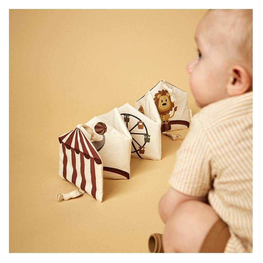 KIT-STOFFBUCH "ZIRKUS"